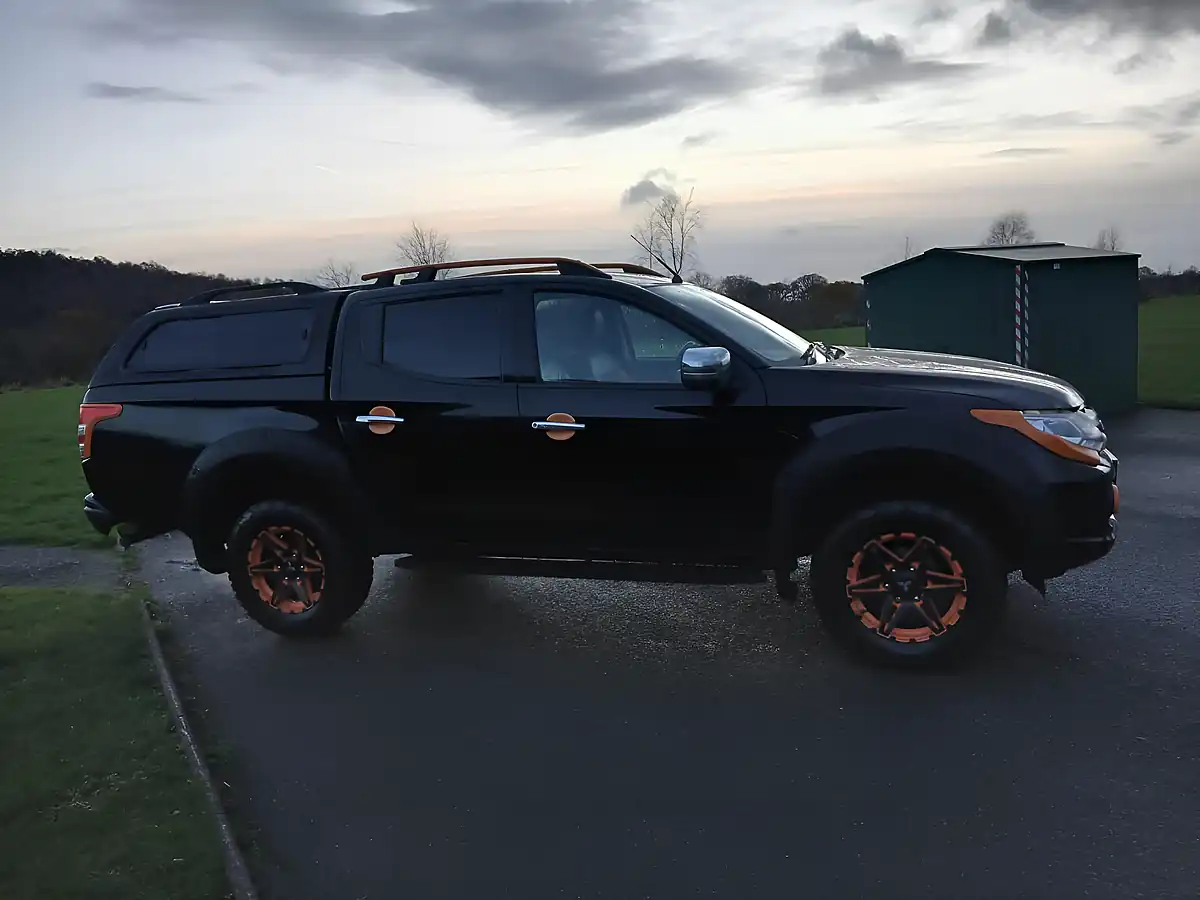 Used 2019 Mitsubishi L200 Barbarian Svp Ii Black - Interior and Exterior details 8
