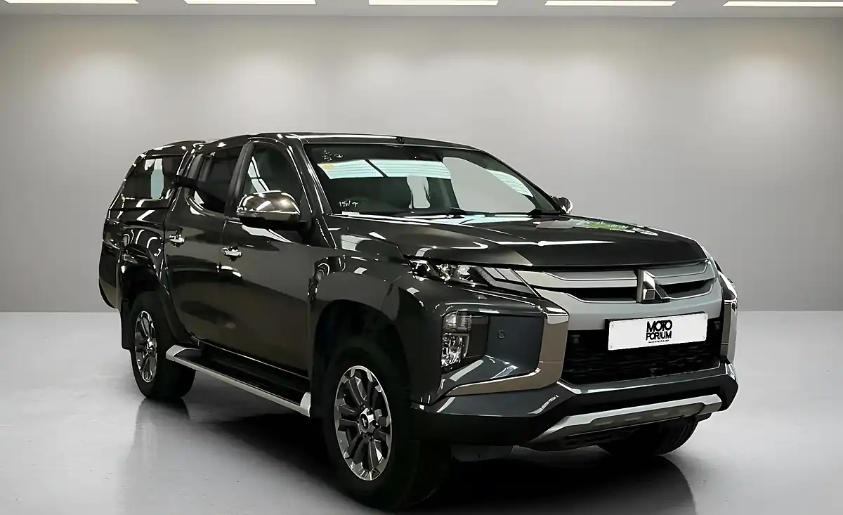 Used 2019 Mitsubishi L200 Barbarian X Grey - Front View