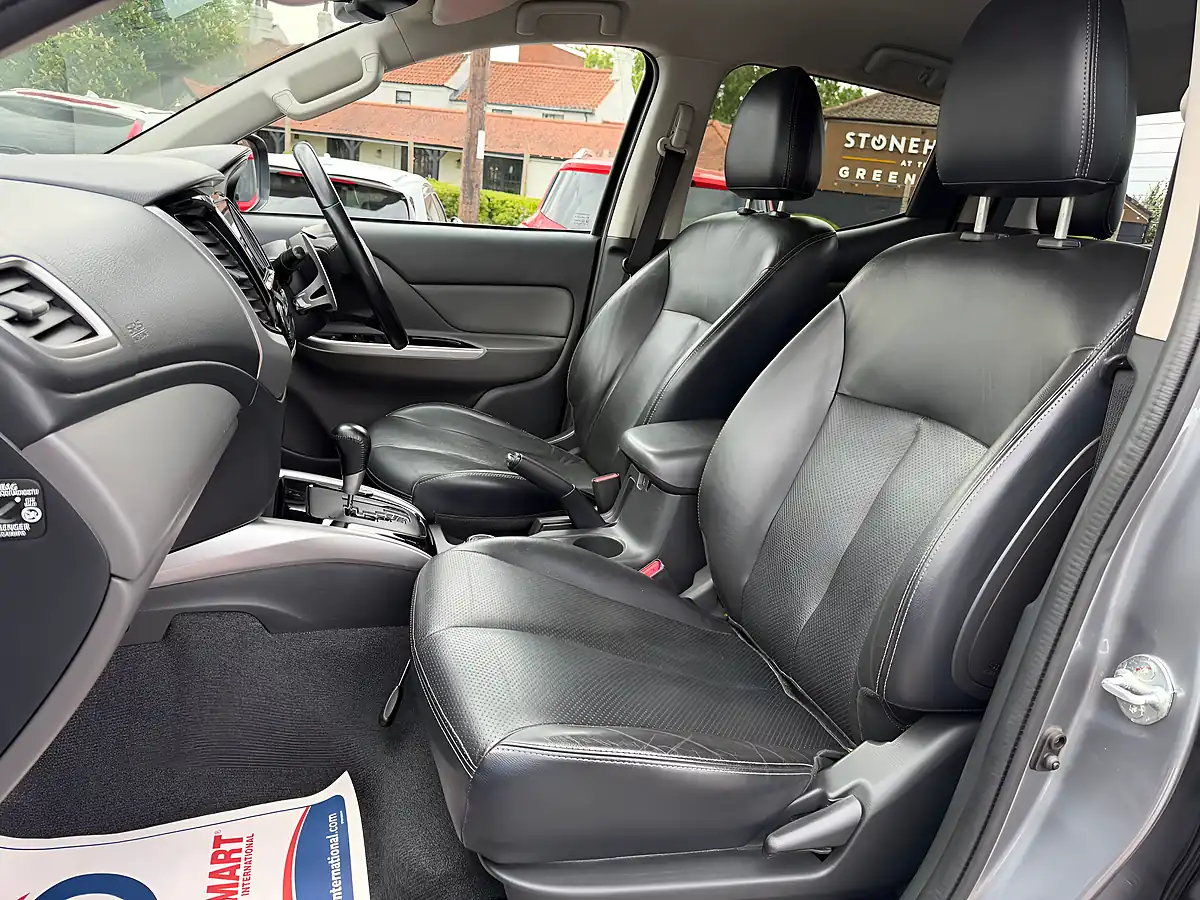 Used 2019 Mitsubishi L200 Challenger Grey - Interior and Exterior details 15