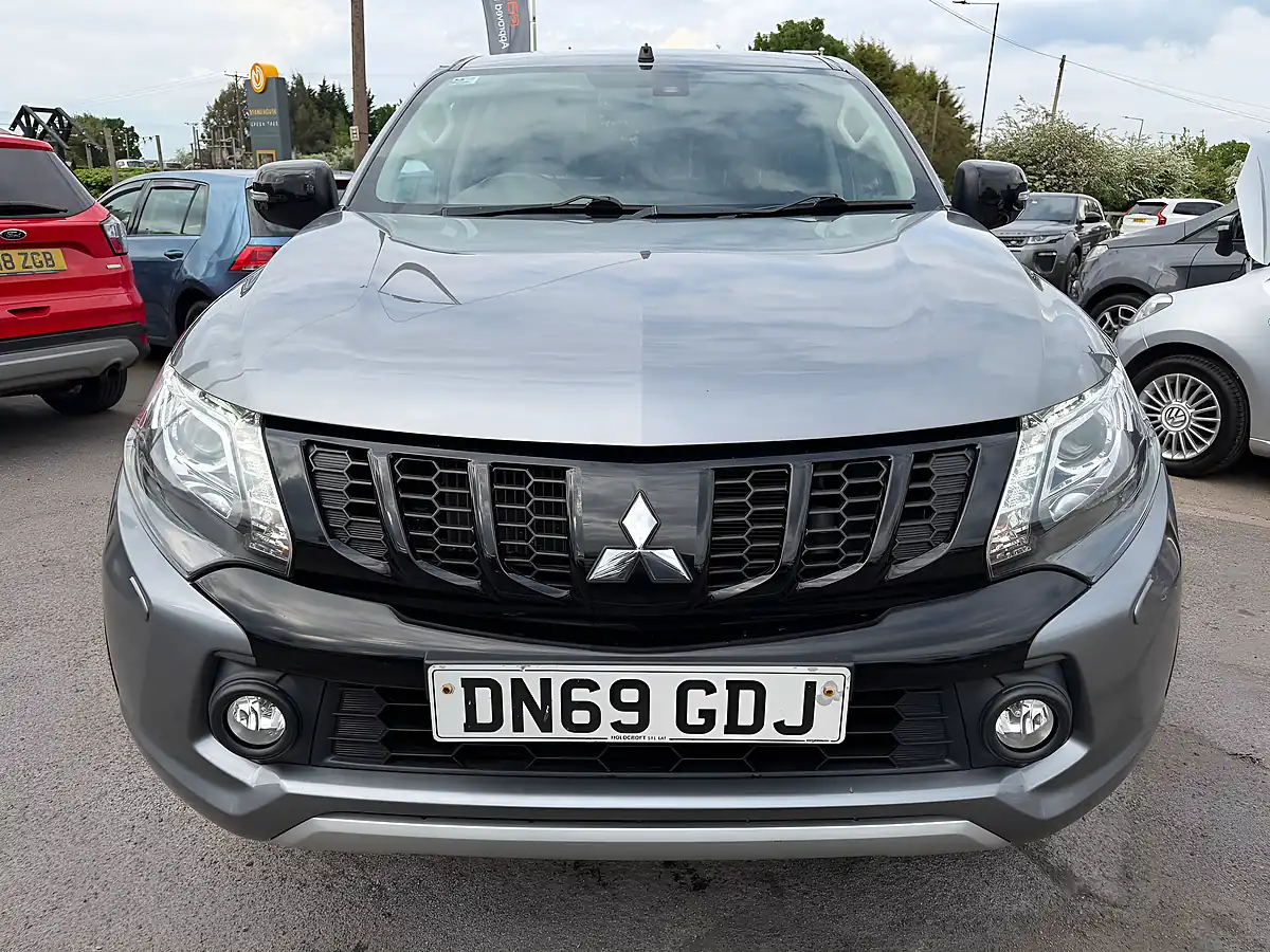Used 2019 Mitsubishi L200 Challenger Grey - Interior and Exterior details 2