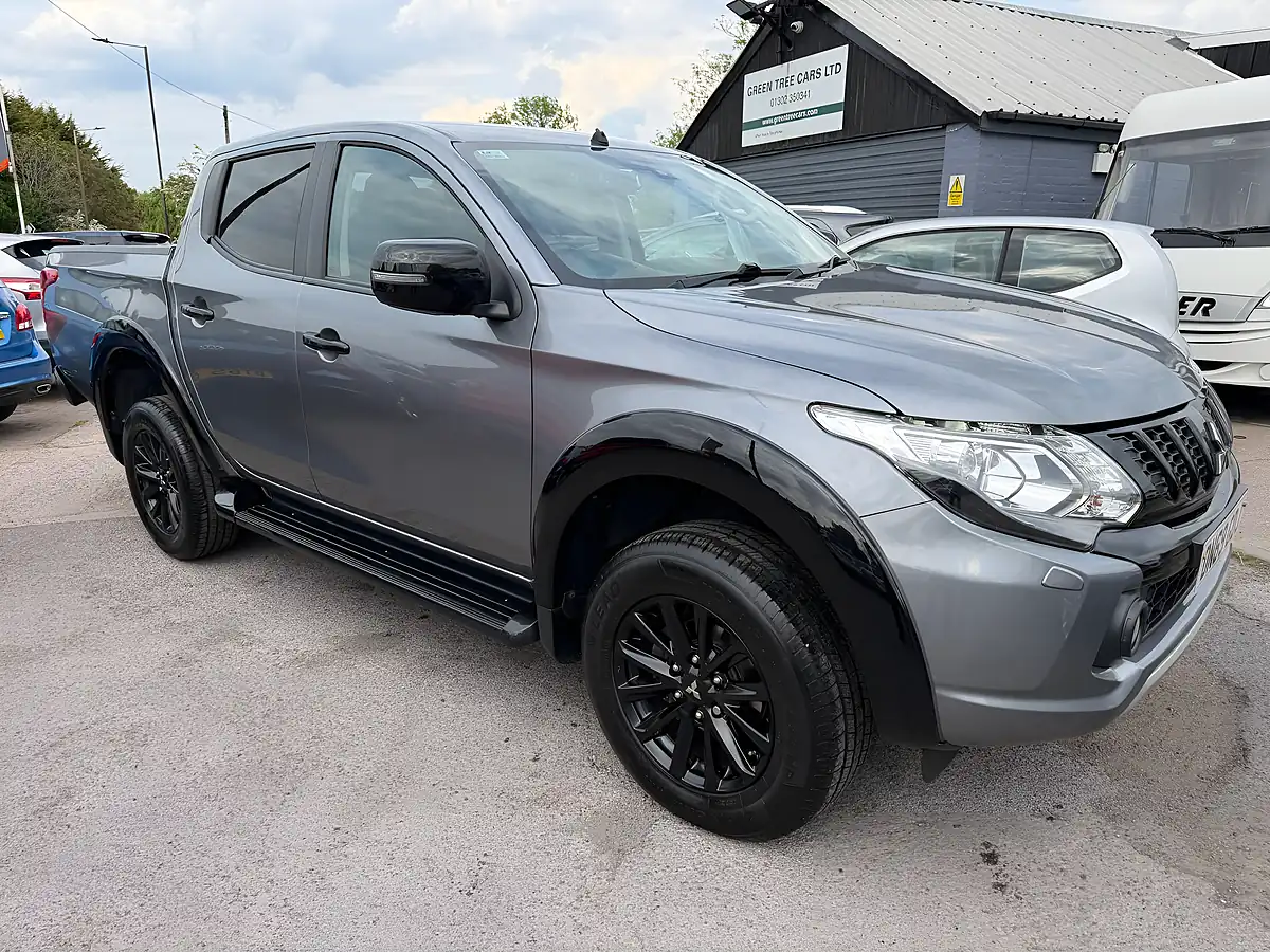 Used 2019 Mitsubishi L200 Challenger Grey - Interior and Exterior details 3