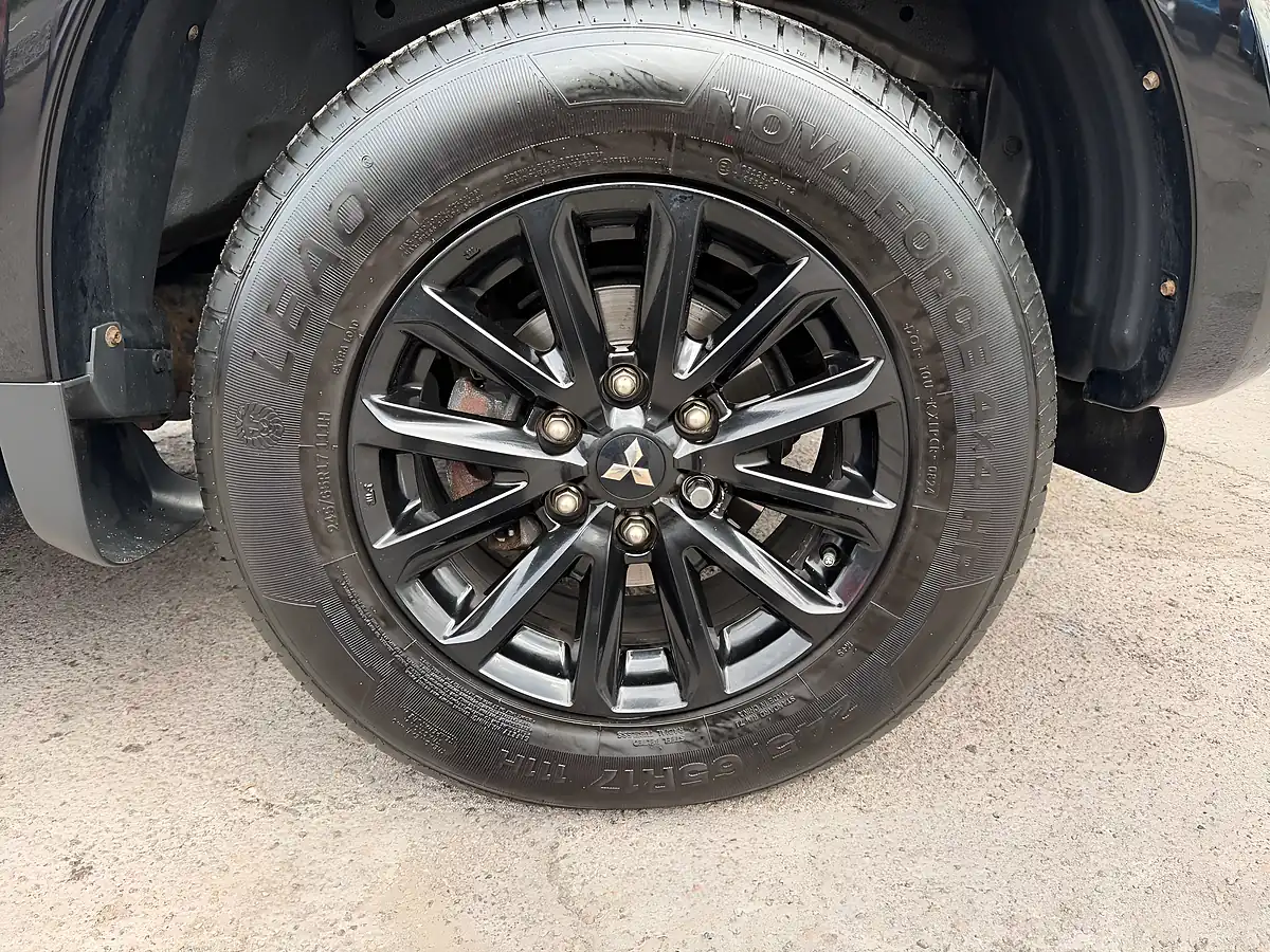 Used 2019 Mitsubishi L200 Challenger Grey - Interior and Exterior details 4