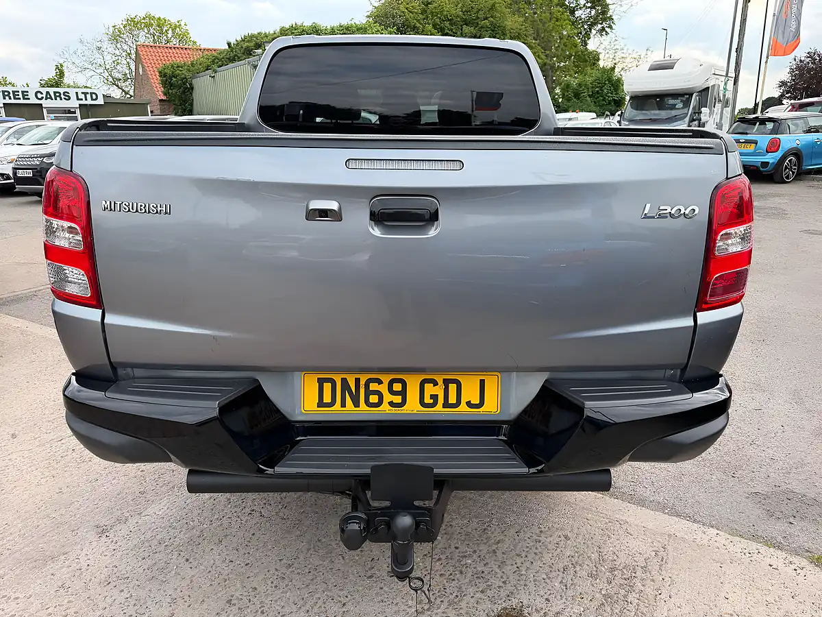 Used 2019 Mitsubishi L200 Challenger Grey - Interior and Exterior details 8