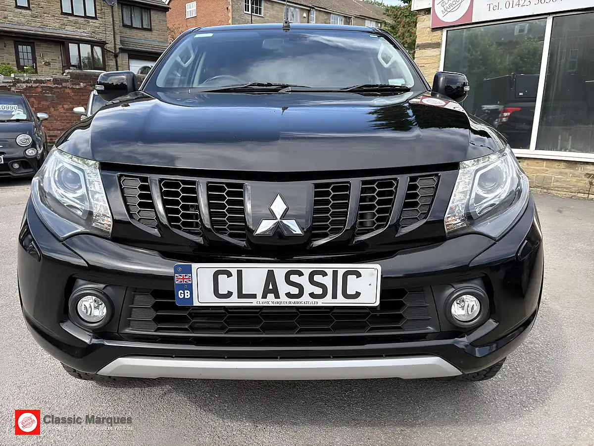 Used 2019 Mitsubishi L200 Dc Challenger Black - Interior and Exterior details 5