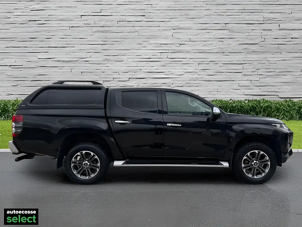 Used 2019 Mitsubishi L200 Warrior Black - Interior and Exterior details 12