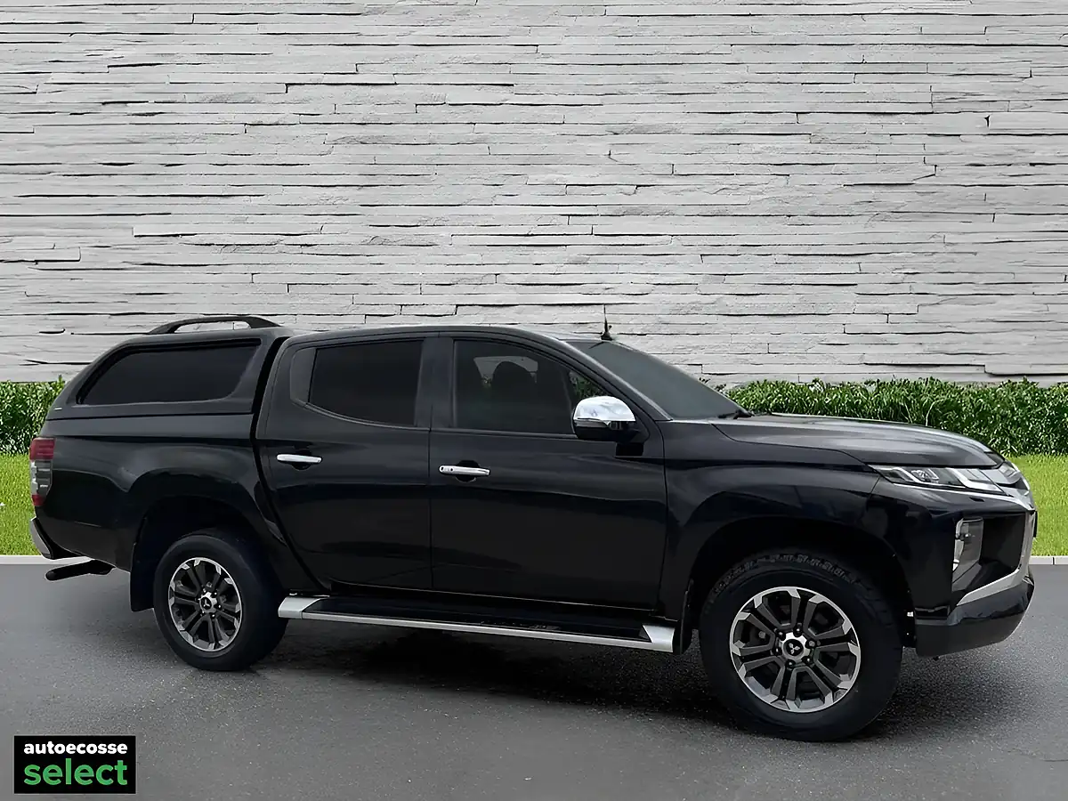 Used 2019 Mitsubishi L200 Warrior Black - Interior and Exterior details 13