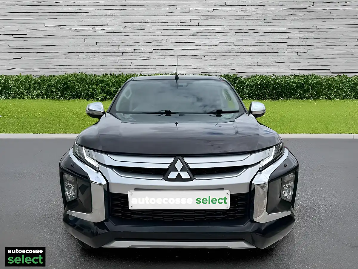 Used 2019 Mitsubishi L200 Warrior Black - Interior and Exterior details 2
