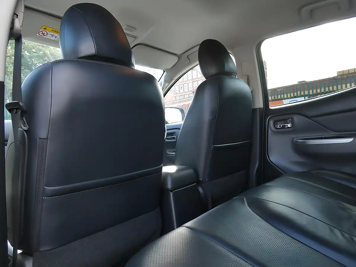 Used 2019 Mitsubishi L200 Warrior Blue - Interior and Exterior details 15