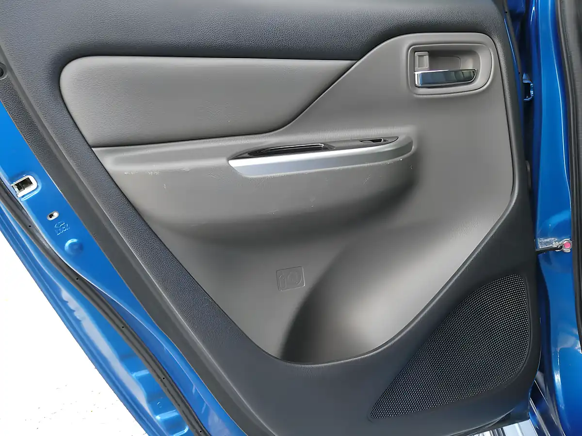 Used 2019 Mitsubishi L200 Warrior Blue - Interior and Exterior details 16
