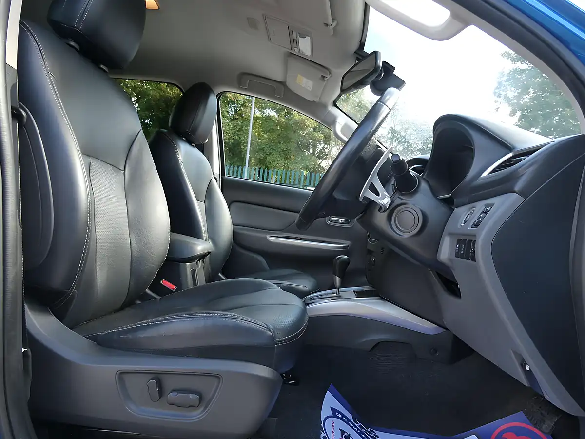 Used 2019 Mitsubishi L200 Warrior Blue - Interior and Exterior details 7