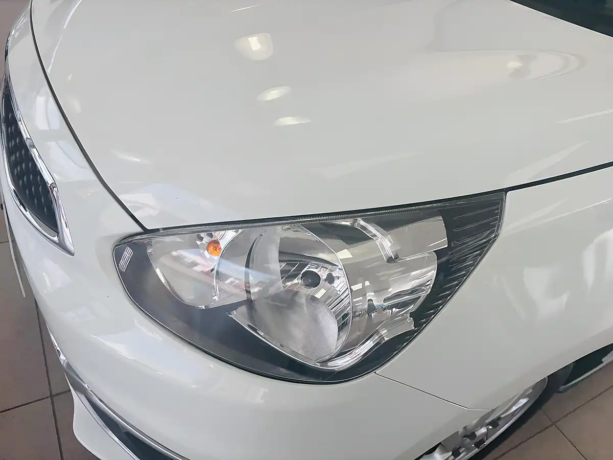 Used 2019 Mitsubishi Mirage 3 White - Interior and Exterior details 14