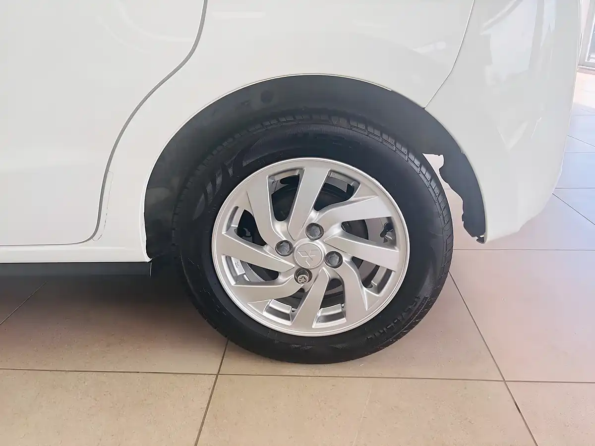 Used 2019 Mitsubishi Mirage 3 White - Interior and Exterior details 17