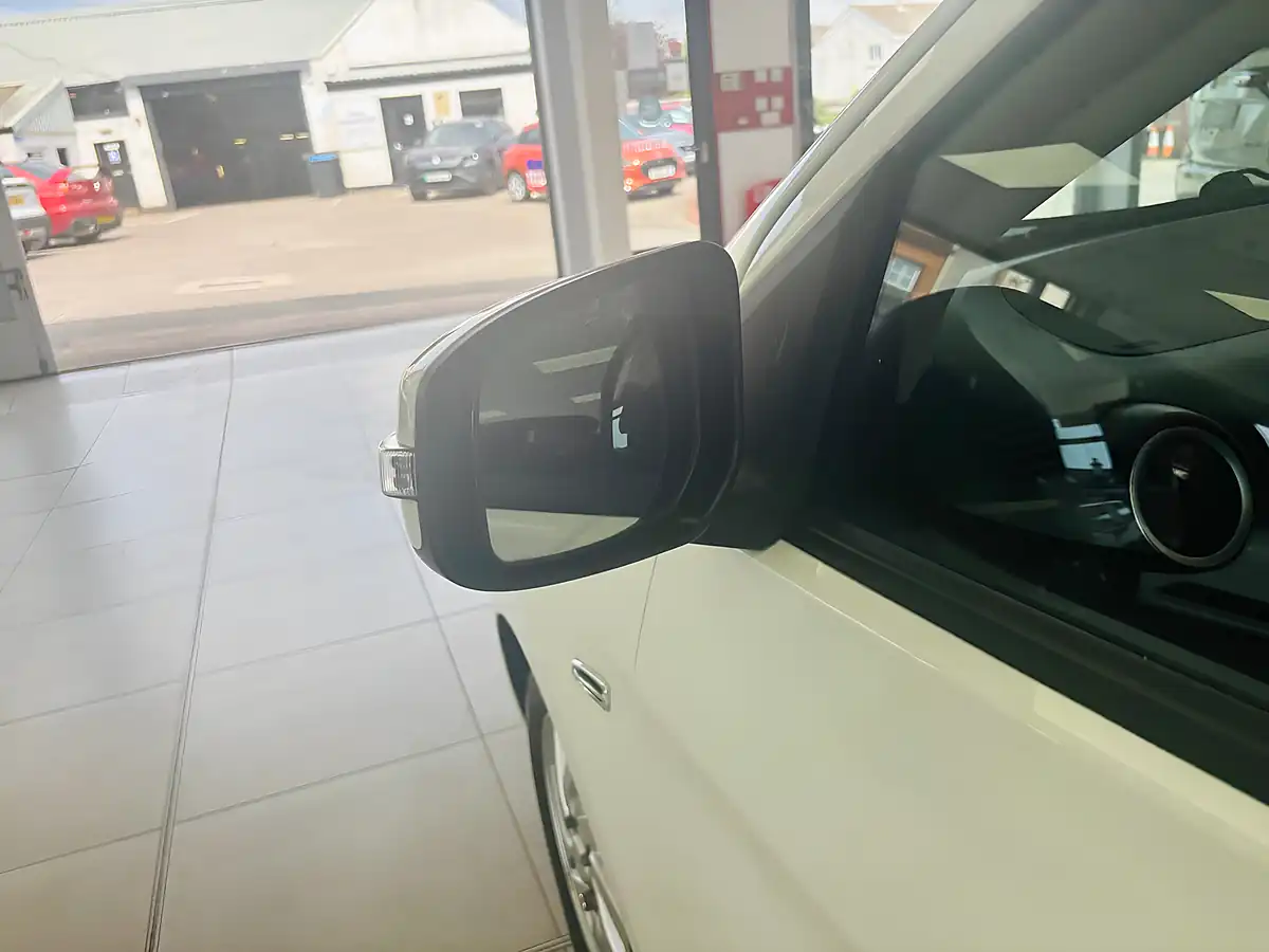 Used 2019 Mitsubishi Mirage 3 White - Interior and Exterior details 18