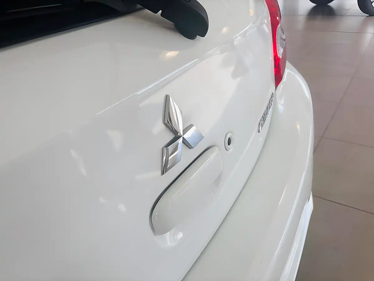 Used 2019 Mitsubishi Mirage 3 White - Interior and Exterior details 20