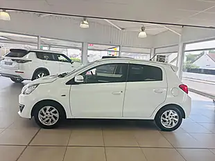 Used 2019 Mitsubishi Mirage 3 White - Interior and Exterior details 6