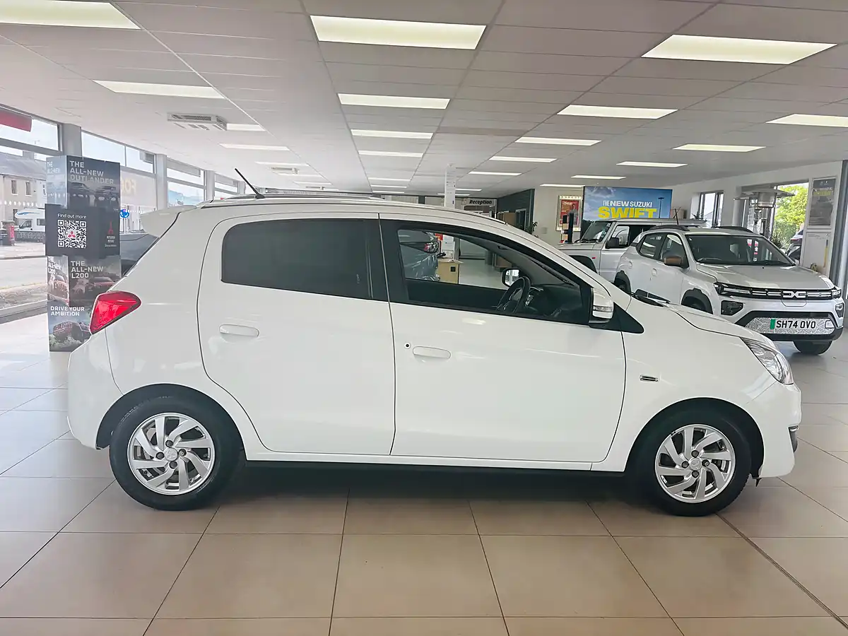 Used 2019 Mitsubishi Mirage 3 White - Interior and Exterior details 8