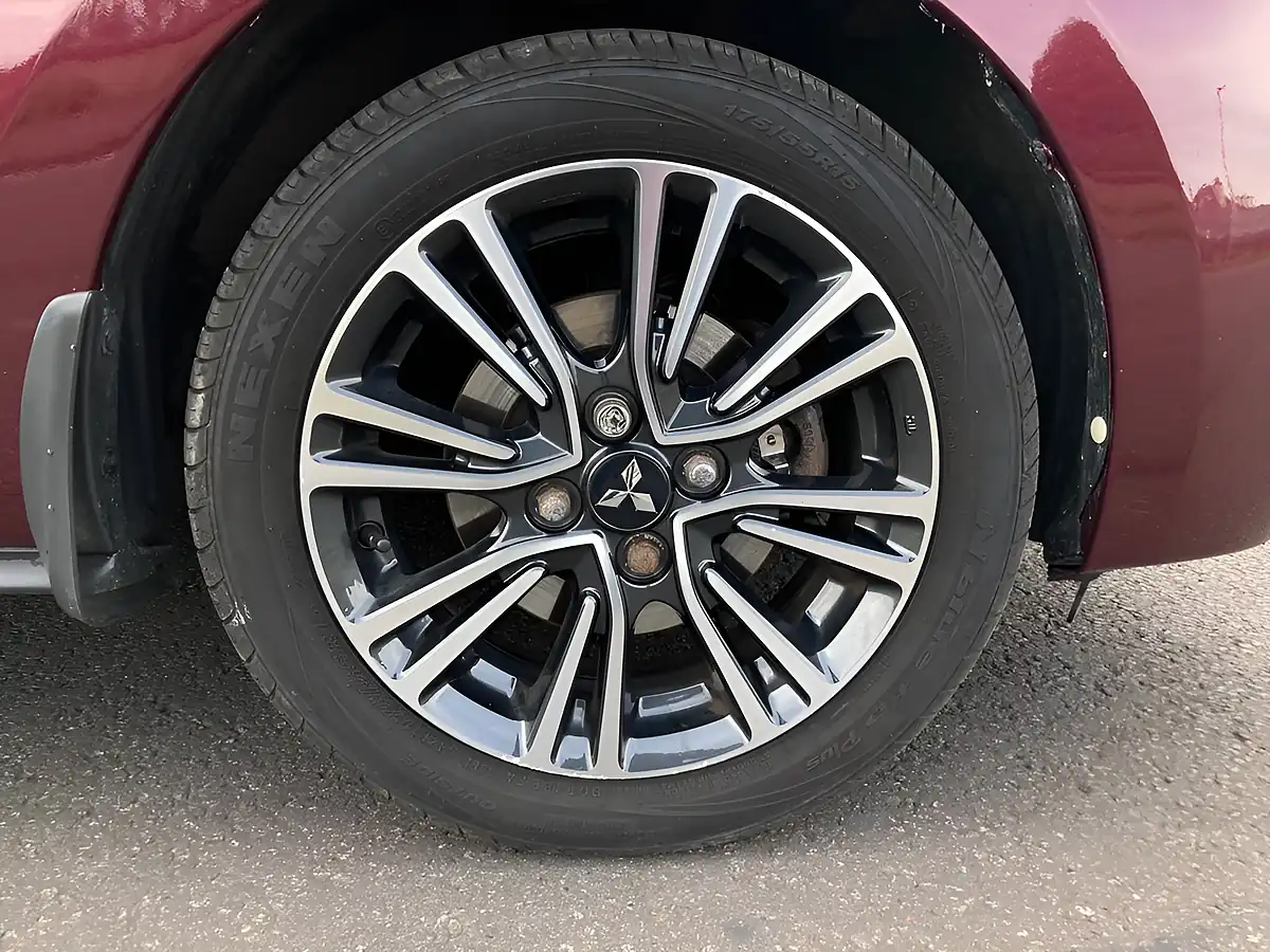 Used 2019 Mitsubishi Mirage 4 Purple - Interior and Exterior details 9
