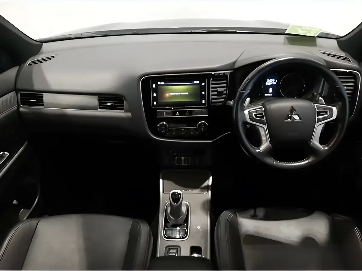 Used 2019 Mitsubishi Outlander 4h Black - Interior and Exterior details 3