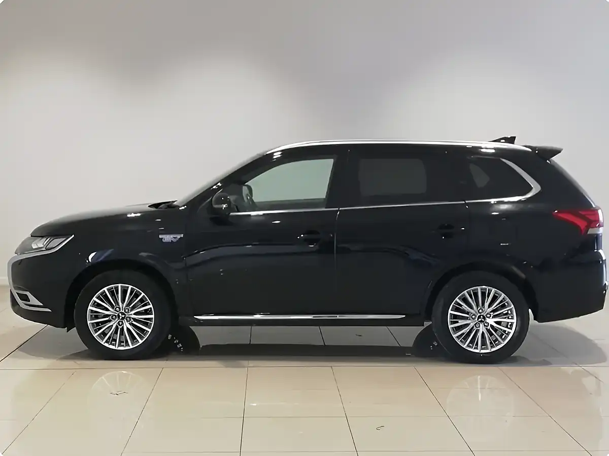 Used 2019 Mitsubishi Outlander 4h Black - Interior and Exterior details 4
