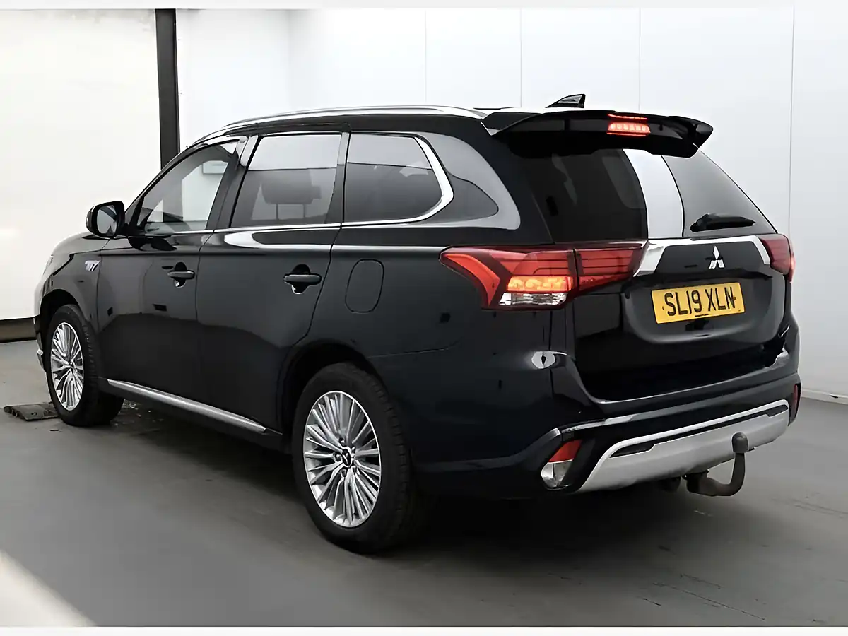 Used 2019 Mitsubishi Outlander 4h Black - Interior and Exterior details 7