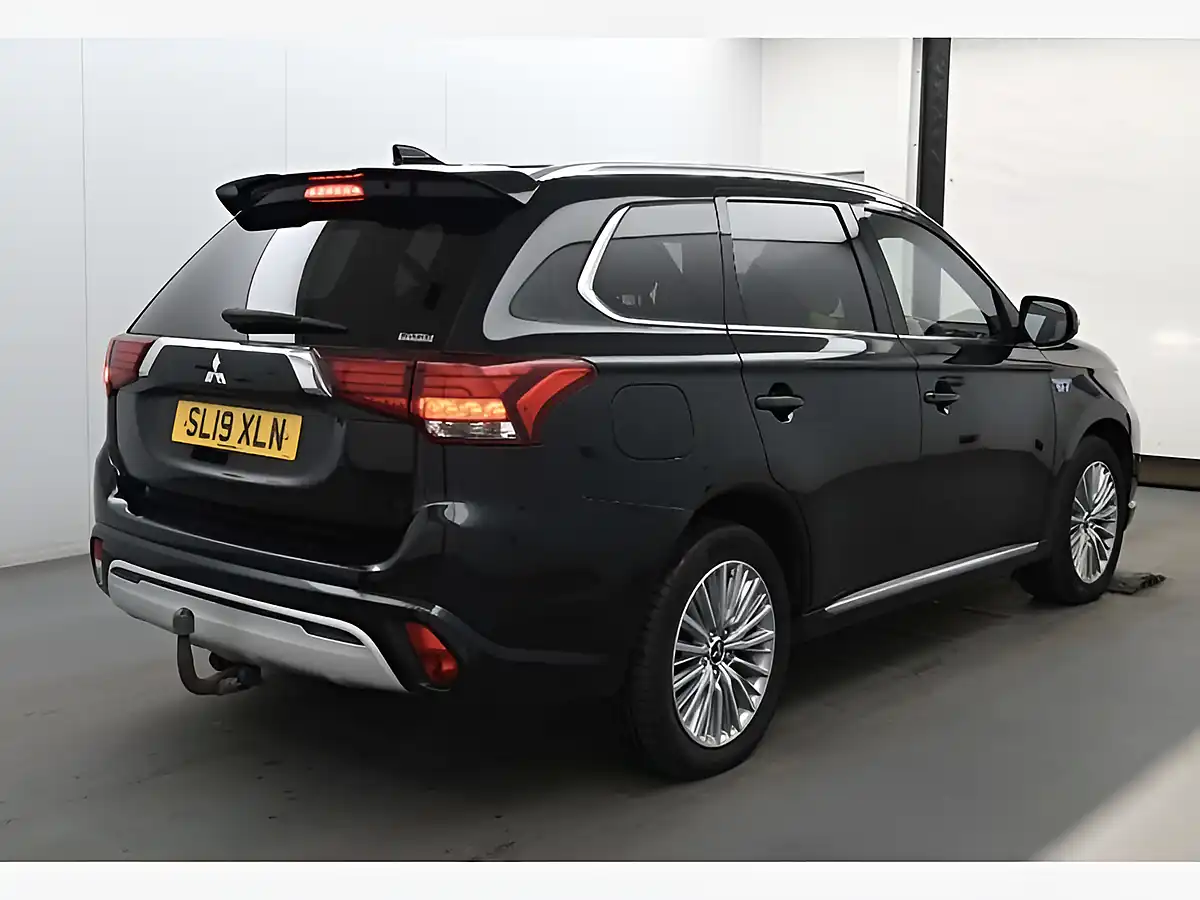 Used 2019 Mitsubishi Outlander 4h Black - Interior and Exterior details 8