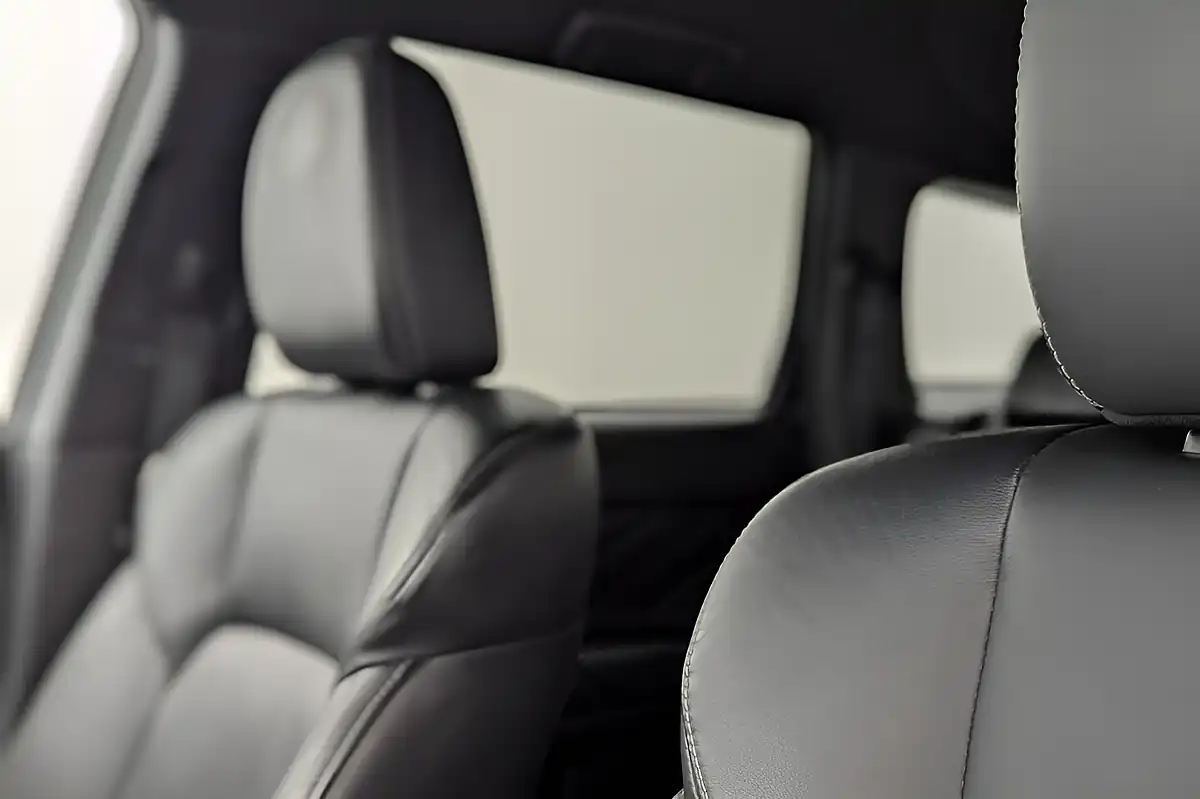 Used 2019 Mitsubishi Outlander 4h Grey - Interior and Exterior details 12