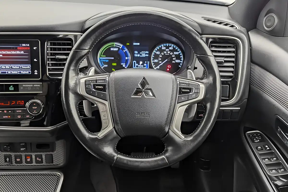 Used 2019 Mitsubishi Outlander 4h Grey - Interior and Exterior details 13