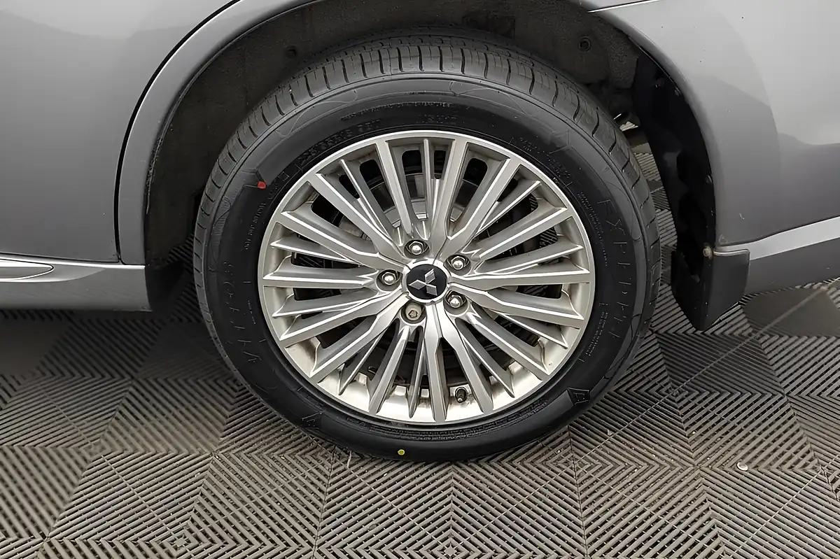 Used 2019 Mitsubishi Outlander 4h Grey - Interior and Exterior details 20