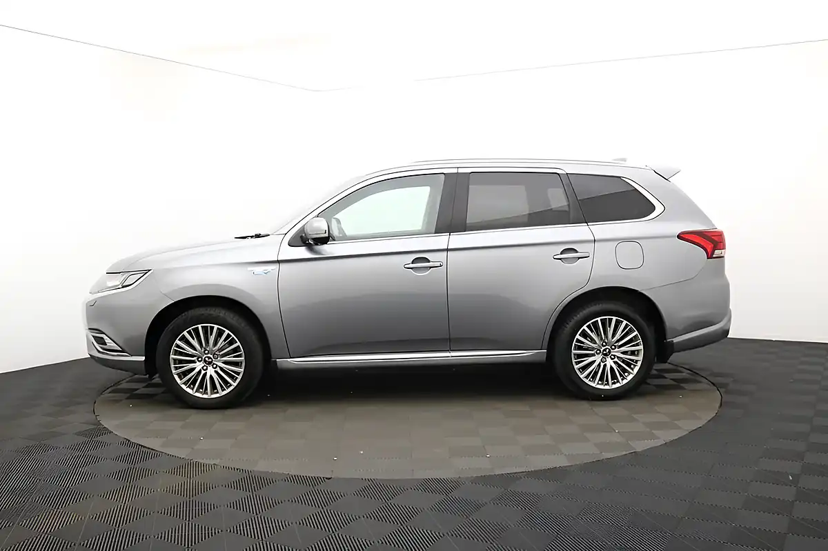 Used 2019 Mitsubishi Outlander 4h Grey - Interior and Exterior details 6