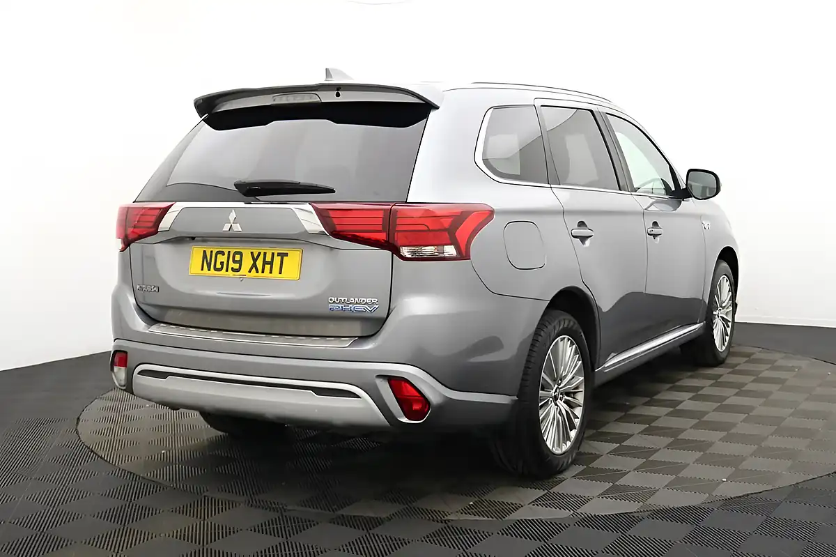 Used 2019 Mitsubishi Outlander 4h Grey - Interior and Exterior details 9