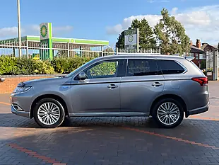 Used 2019 Mitsubishi Outlander 4hs Grey - Interior and Exterior details 10