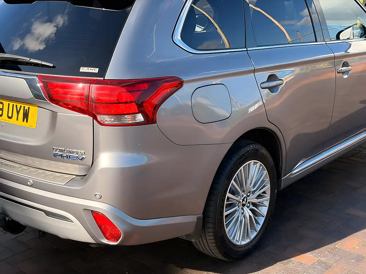 Used 2019 Mitsubishi Outlander 4hs Grey - Interior and Exterior details 13