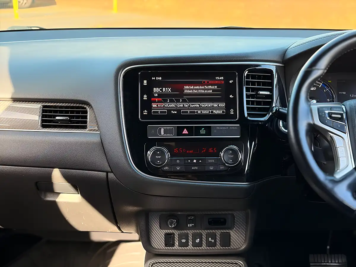 Used 2019 Mitsubishi Outlander 4hs Grey - Interior and Exterior details 16