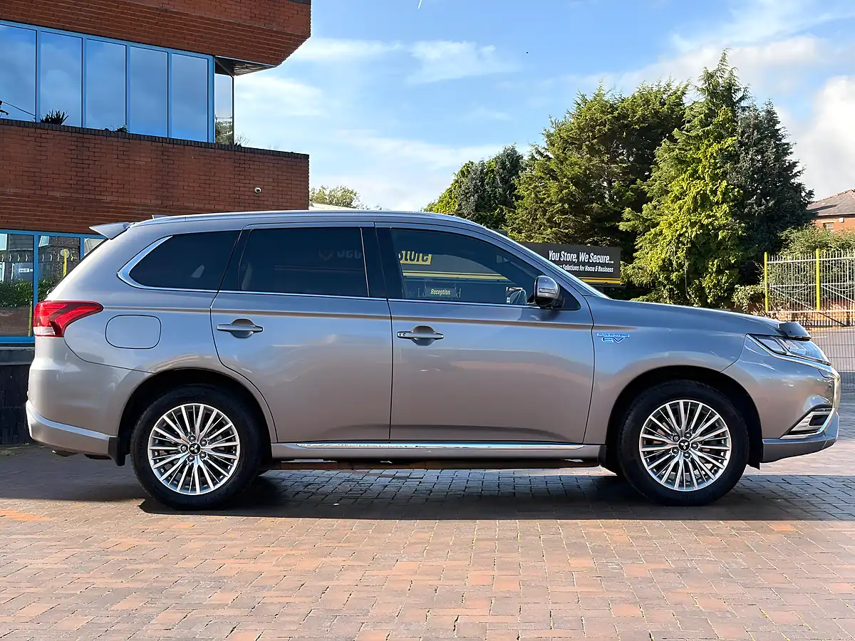 Used 2019 Mitsubishi Outlander 4hs Grey - Interior and Exterior details 4