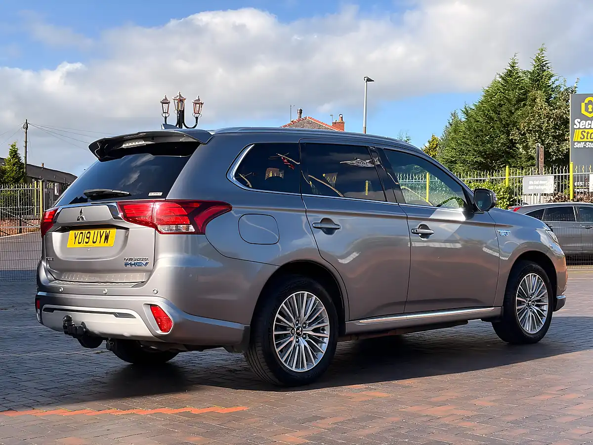 Used 2019 Mitsubishi Outlander 4hs Grey - Interior and Exterior details 6