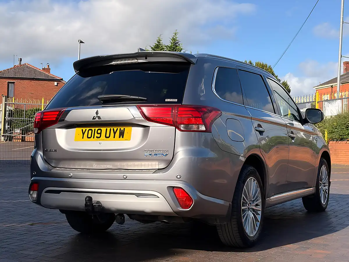 Used 2019 Mitsubishi Outlander 4hs Grey - Interior and Exterior details 8