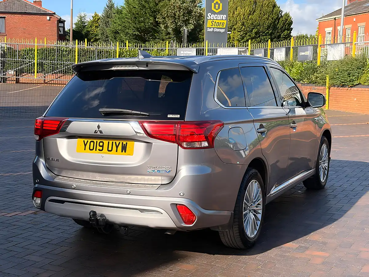 Used 2019 Mitsubishi Outlander 4hs Grey - Interior and Exterior details 9