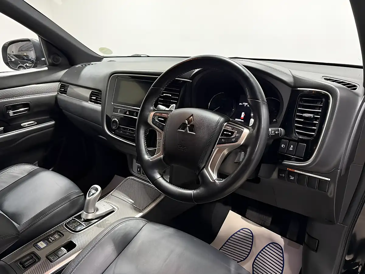 Used 2019 Mitsubishi Outlander Amethyst Black - Interior and Exterior details 11