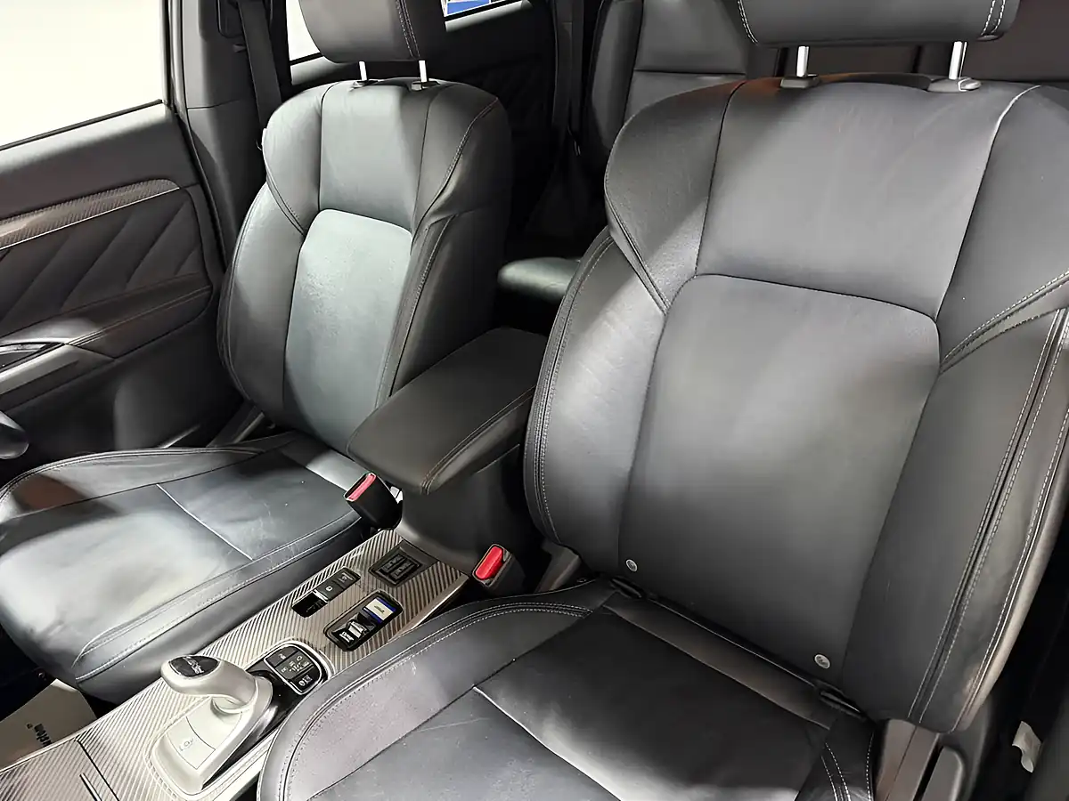 Used 2019 Mitsubishi Outlander Amethyst Black - Interior and Exterior details 12