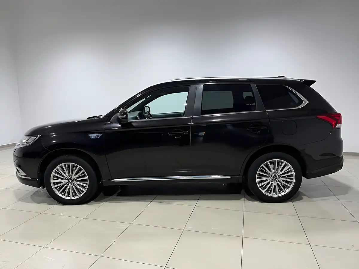 Used 2019 Mitsubishi Outlander Amethyst Black - Interior and Exterior details 6
