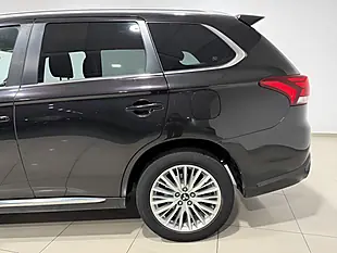 Used 2019 Mitsubishi Outlander Amethyst Black - Interior and Exterior details 7