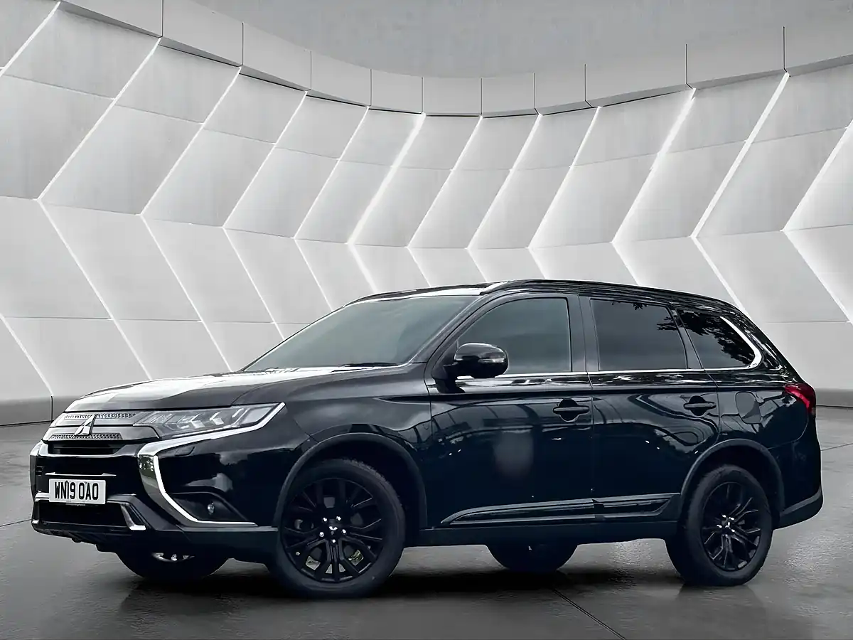 Used 2019 Mitsubishi Outlander Black Black - Front View