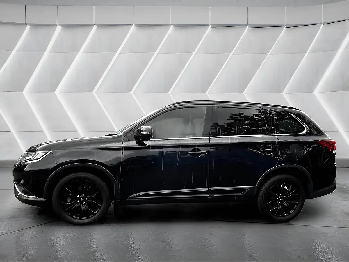 Used 2019 Mitsubishi Outlander Black Black - Interior and Exterior details 10