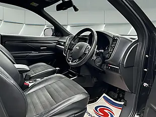 Used 2019 Mitsubishi Outlander Black Black - Interior and Exterior details 13