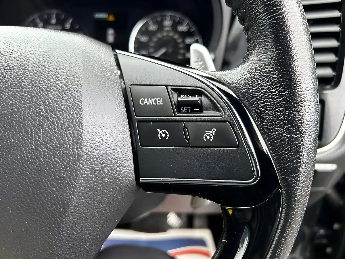 Used 2019 Mitsubishi Outlander Black Black - Interior and Exterior details 15