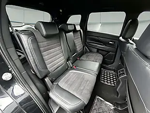 Used 2019 Mitsubishi Outlander Black Black - Interior and Exterior details 16