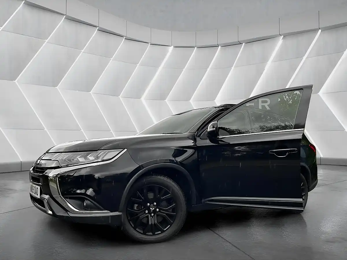 Used 2019 Mitsubishi Outlander Black Black - Interior and Exterior details 2
