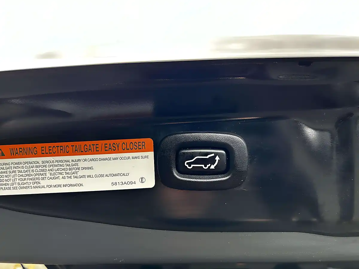 Used 2019 Mitsubishi Outlander Black Black - Interior and Exterior details 20