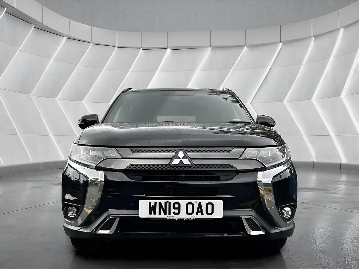 Used 2019 Mitsubishi Outlander Black Black - Interior and Exterior details 3
