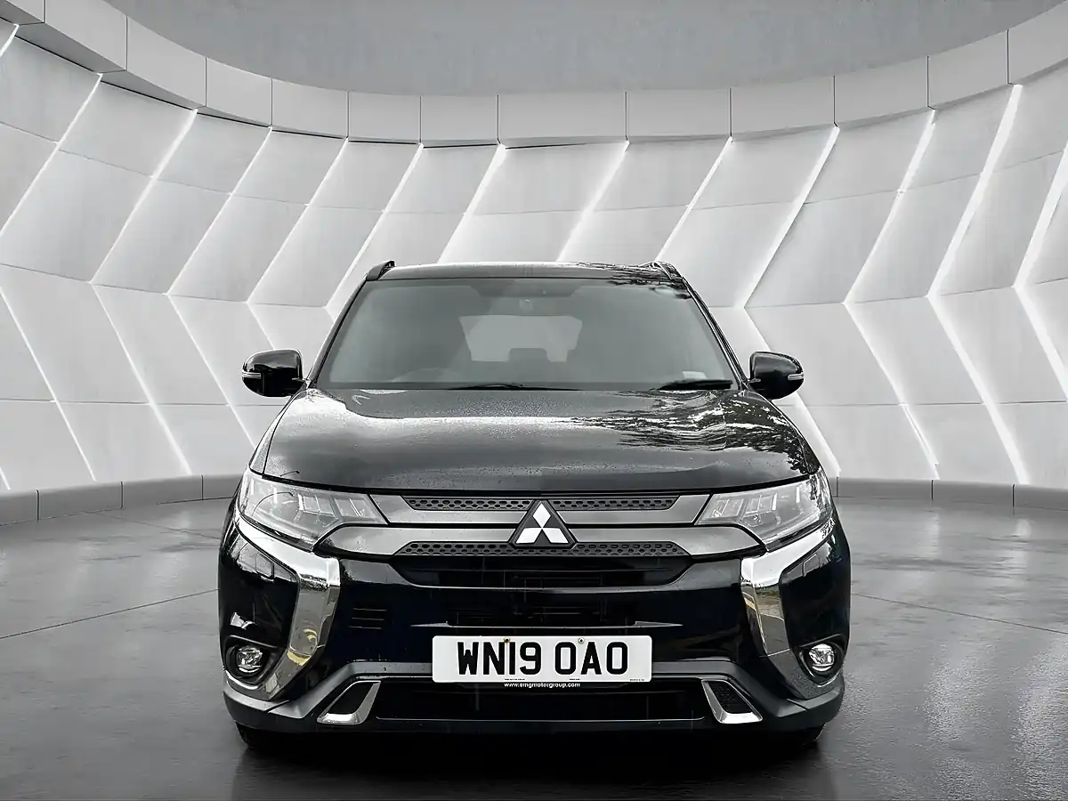 Used 2019 Mitsubishi Outlander Black Black - Interior and Exterior details 4